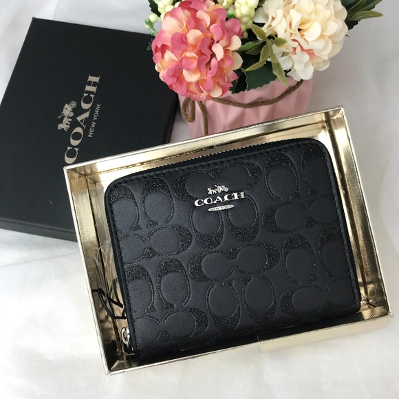 Coach Handbags - 👜COACH🌺BOXED SMALL ZIP AROUND WALLET